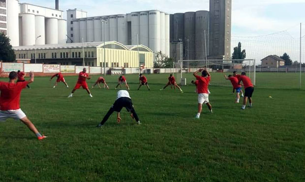 Предраг (26) је пао, срце му је стало на терену. На исти начин пре годину дана умро је и Стефан (19): Потресне смрти младих спортиста све остављају у шоку! 